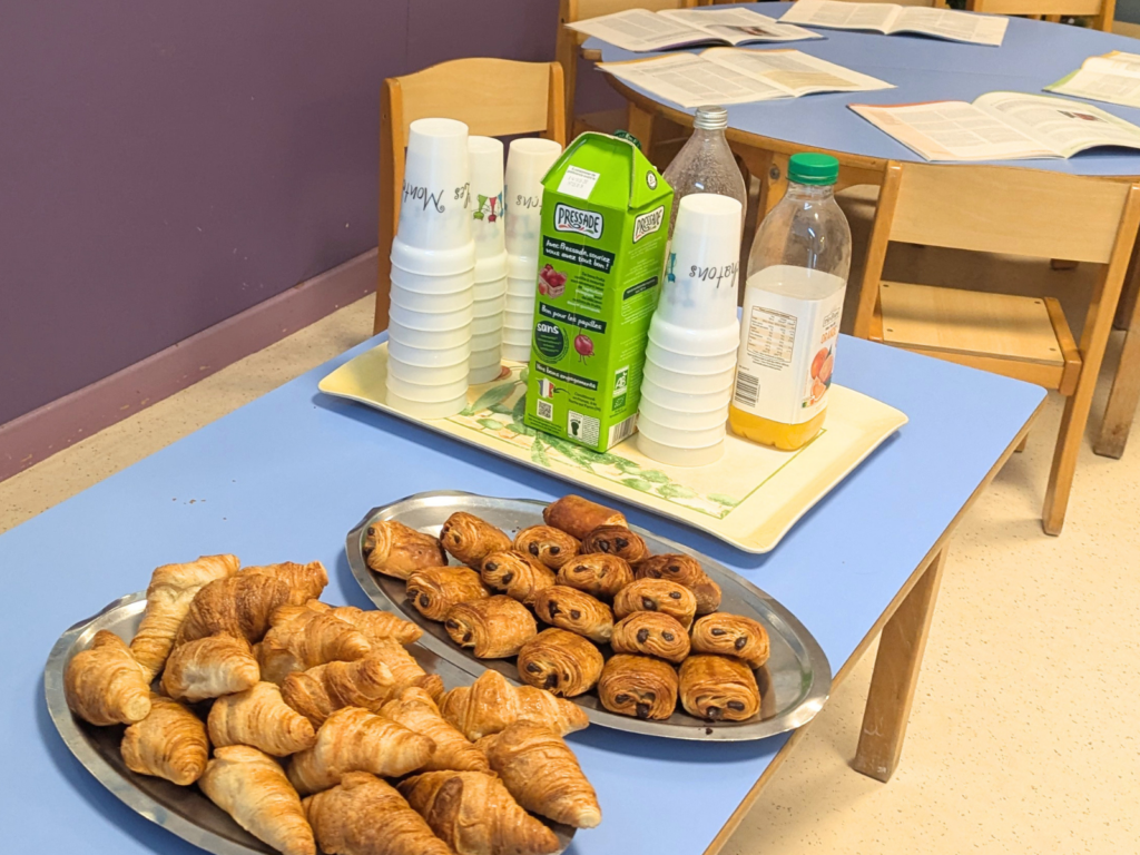Le café des parents à la crèche Montchat Botté c'est un temps informel pour échanger sur des problématiques du développement de l'enfant entre parents et professionnels