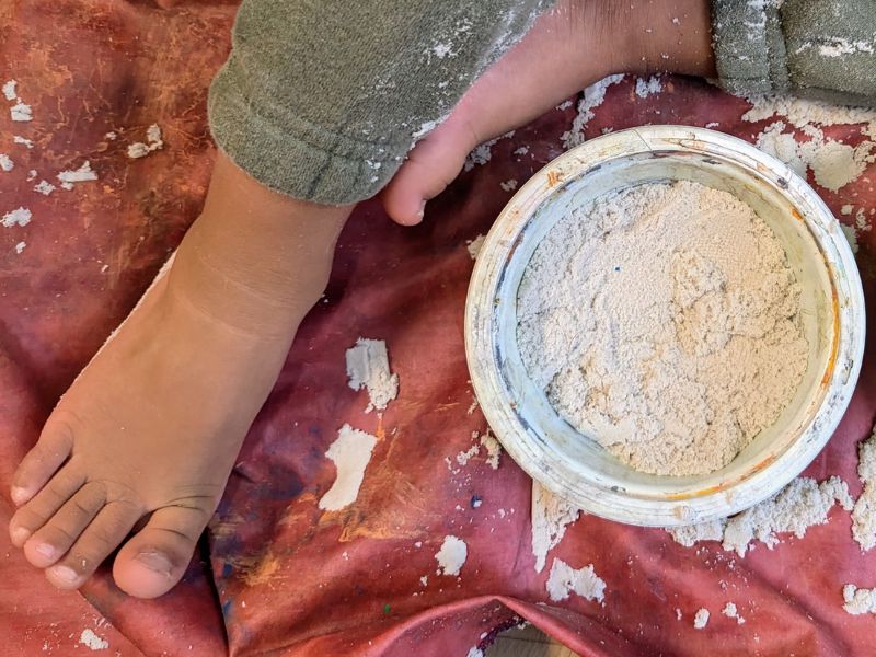 atelier sens aux montchatons avec le sable