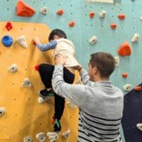 initiaition escalade en périscolaire à Montchat Bada
