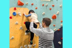 Escalade, dépassement de soi… les grands ont leur programme à Montchat Bada !