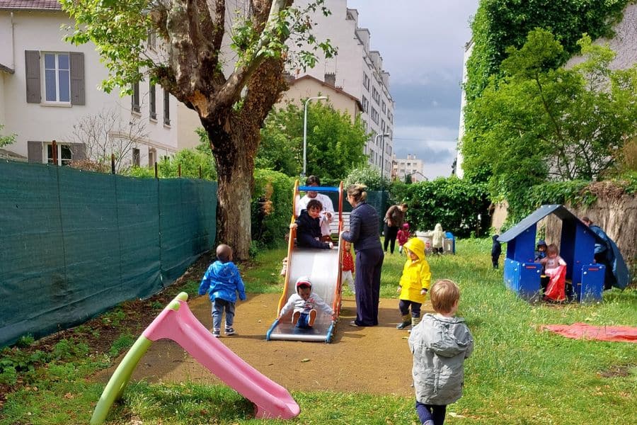 Découverte du jardin des Montchatons Acacias par les enfants de Montchat Botté )à Lyon 3