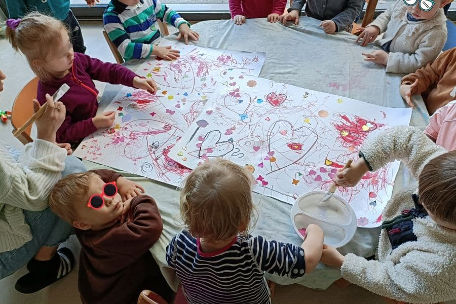 Atelier dessin avec réalisation d'une fresque pour les enfants de Montchat Bada