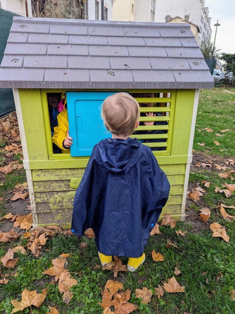 Le refuge de la petite maison du jardin de la crèche des Montchatons Acacias