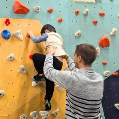 initiaition escalade en périscolaire à Montchat Bada