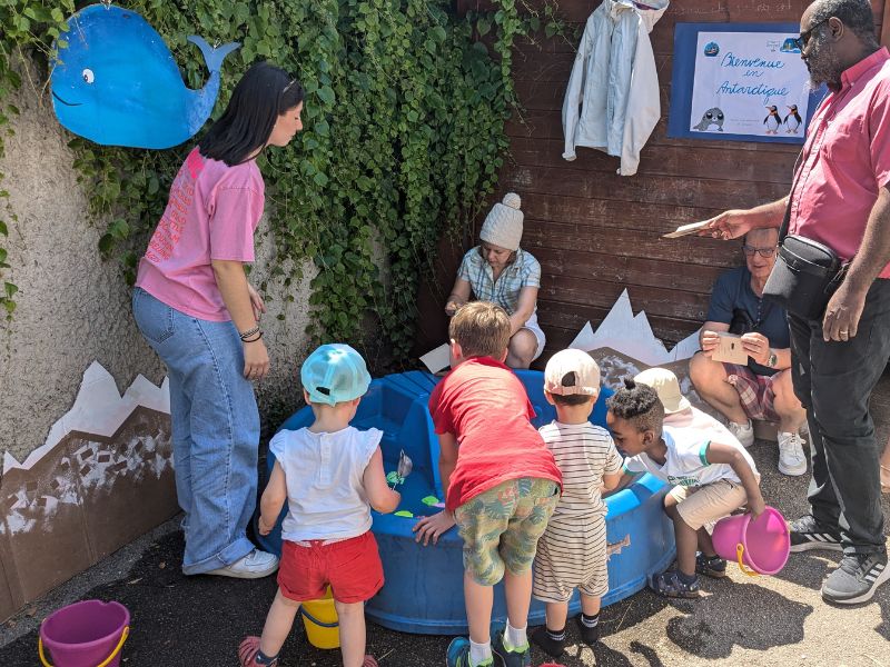 Pêche aux poisson pour le bonheur des petits de la crèche des Acacias à Lyon 3