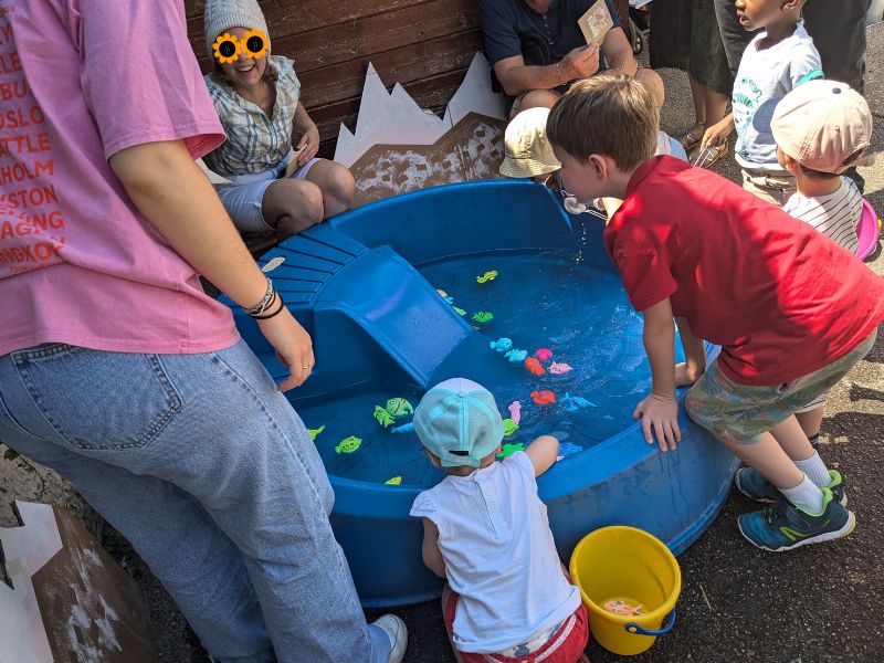 Fête d'été dans le jardin de la crèche des Acacias