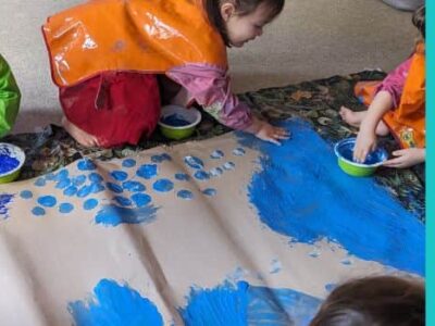 Les Montchatons Acacias exposent leur fresque pour « Le printemps du petit lecteur »