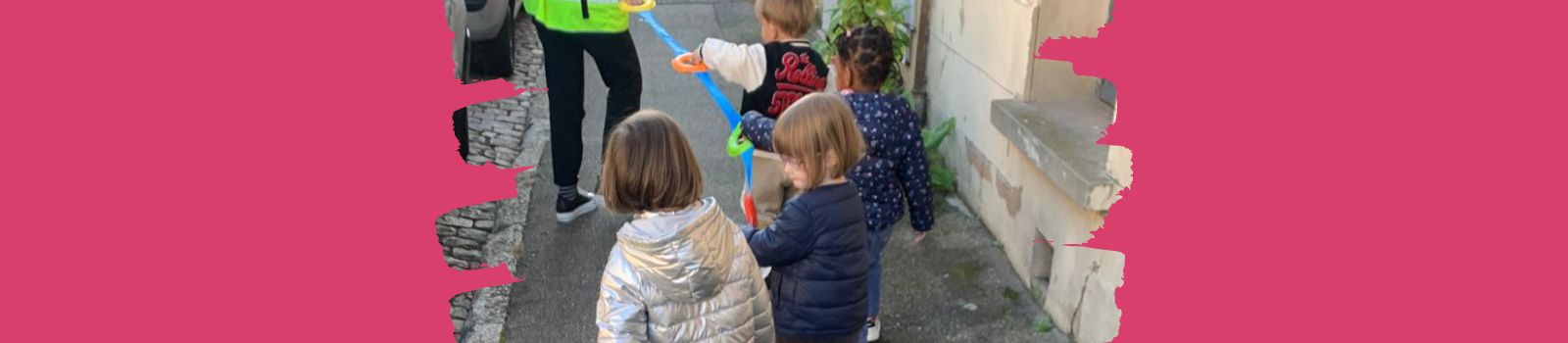 La traditionnelle promenade au marché pour les enfants des crèches du quartier de Montchat